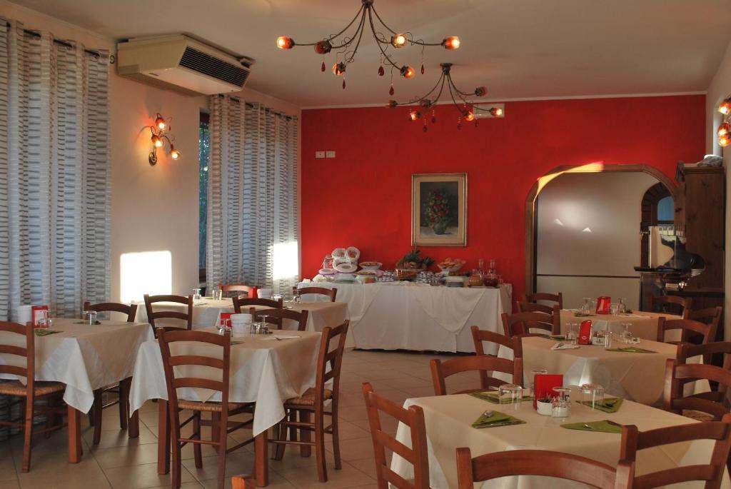 Albergo Smeraldo Castelnuovo Magra Bagian luar foto