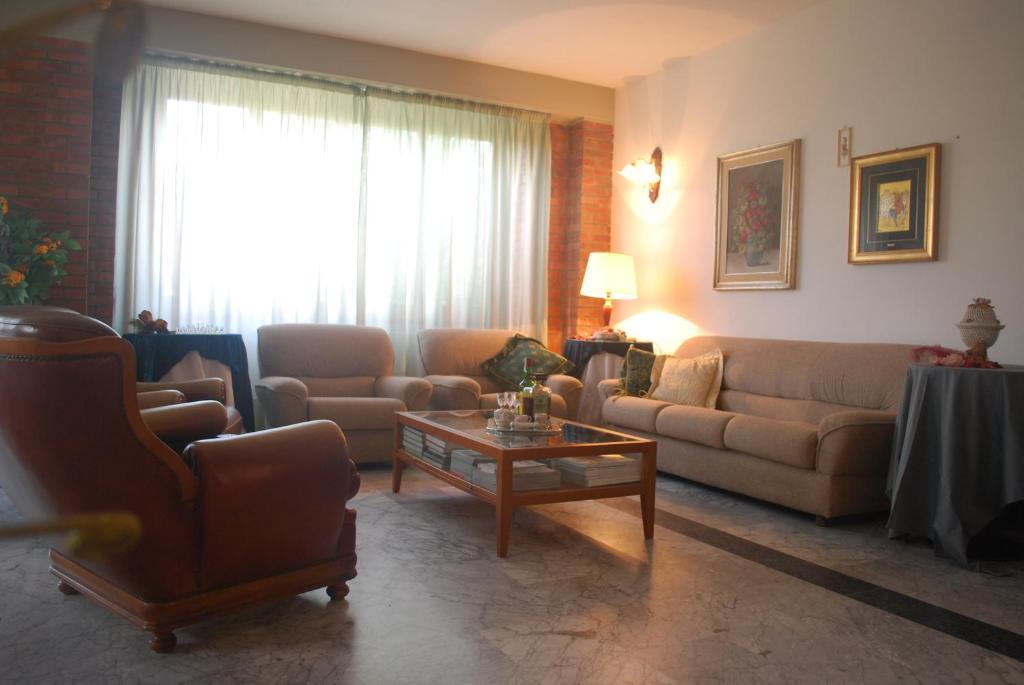 Albergo Smeraldo Castelnuovo Magra Bagian luar foto