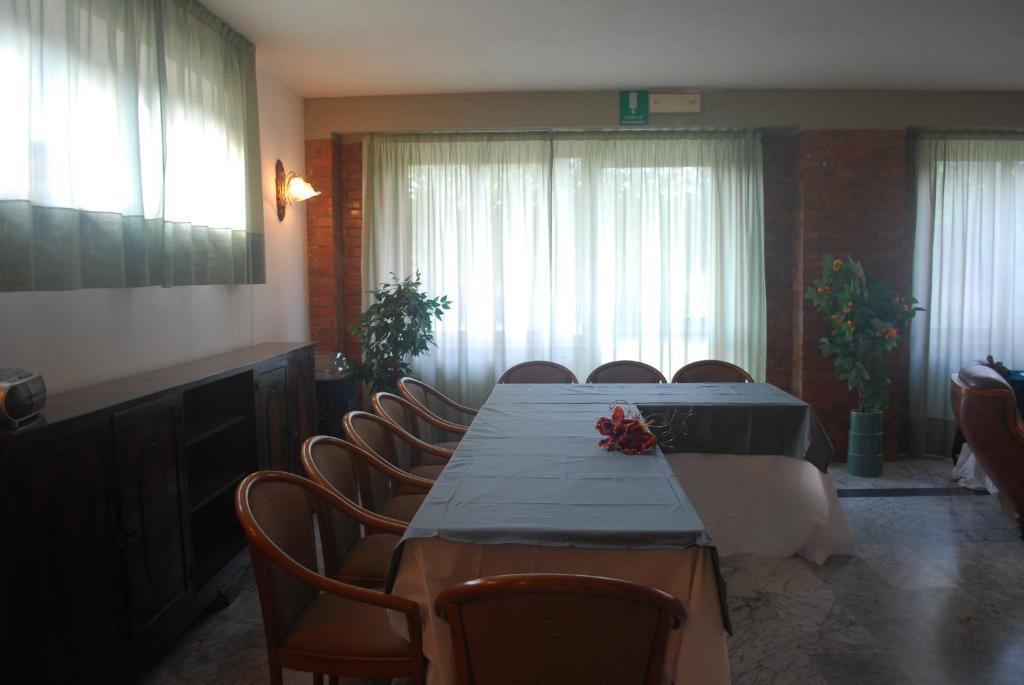 Albergo Smeraldo Castelnuovo Magra Bagian luar foto