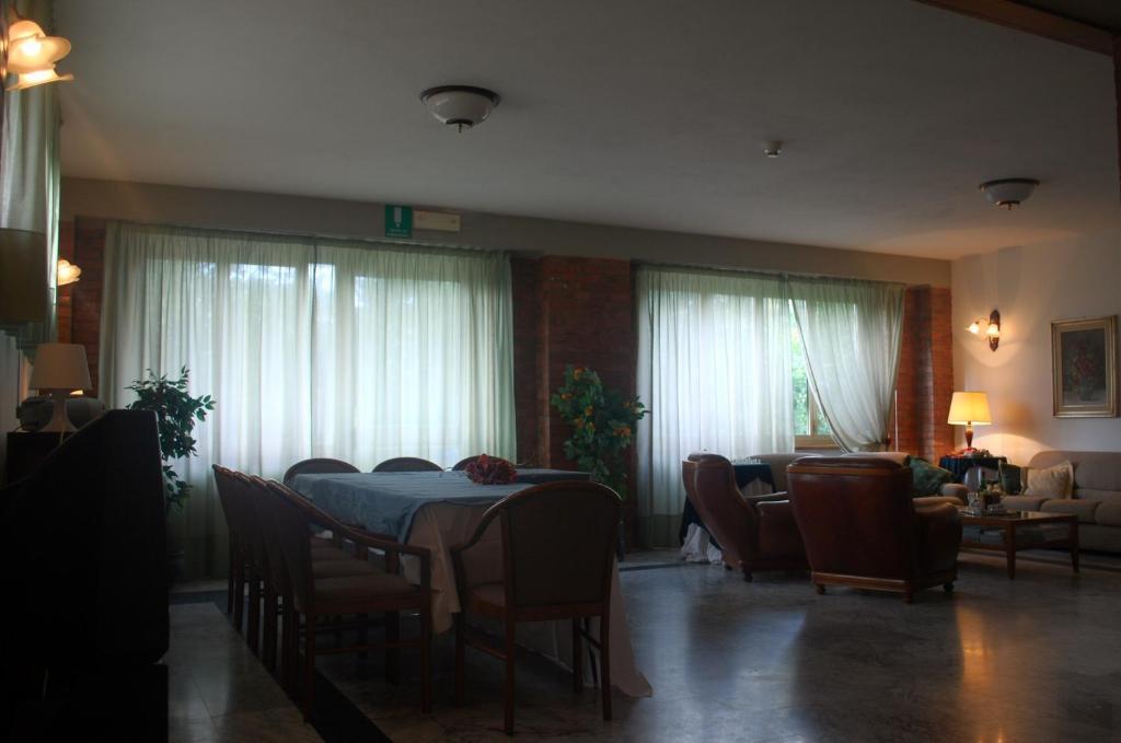 Albergo Smeraldo Castelnuovo Magra Bagian luar foto