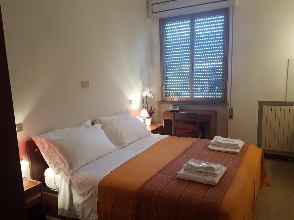 Albergo Smeraldo Castelnuovo Magra Bagian luar foto