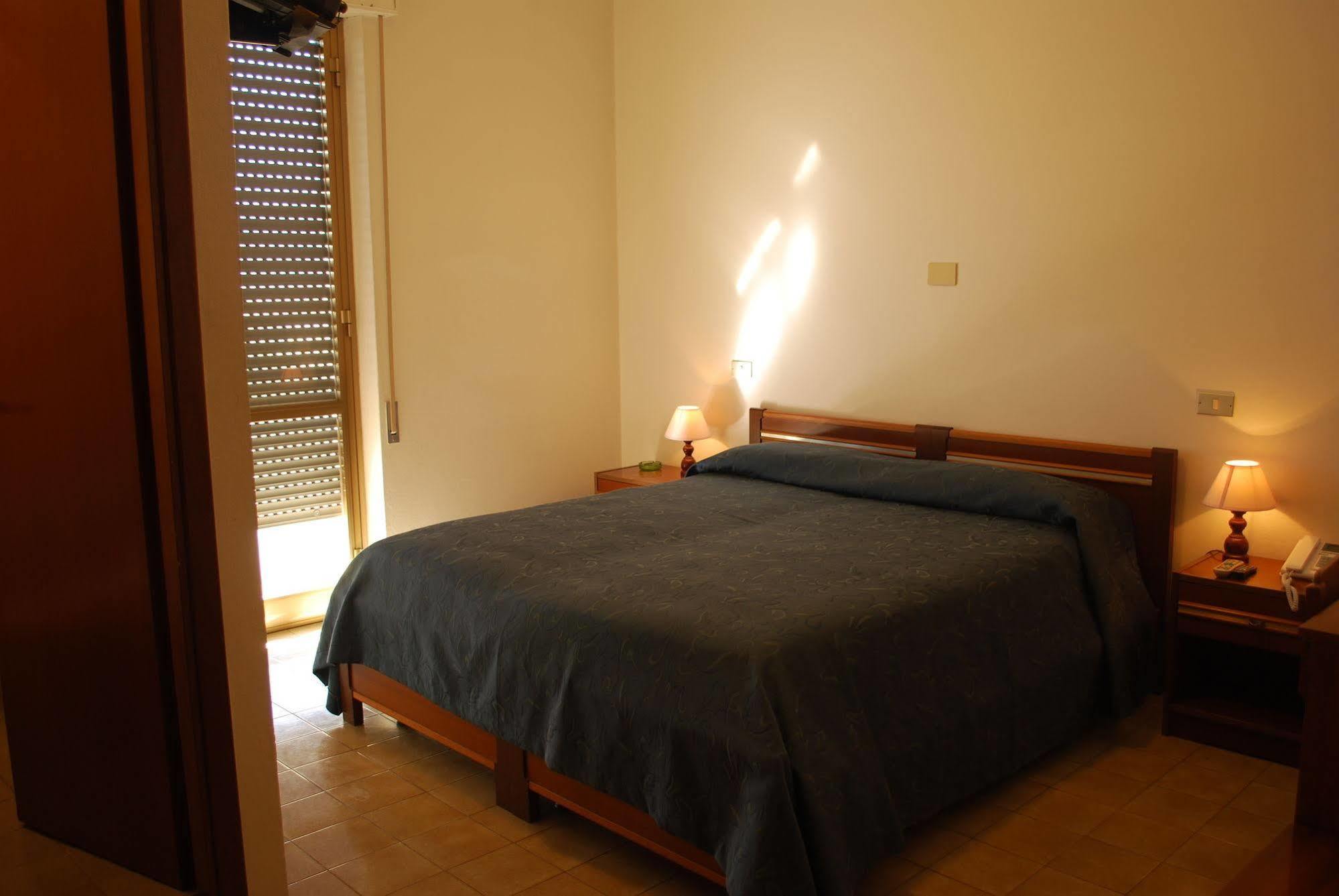 Albergo Smeraldo Castelnuovo Magra Bagian luar foto